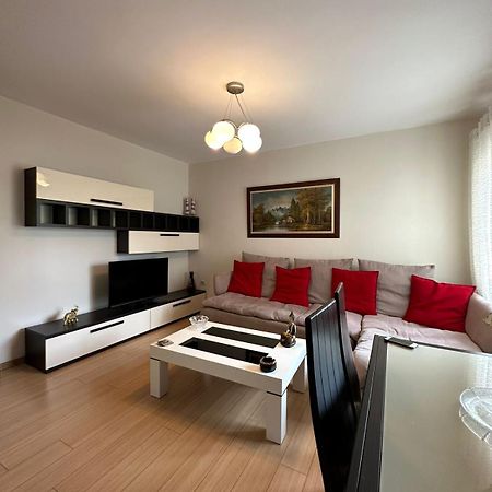Blloku Family Apartment ティラナ エクステリア 写真
